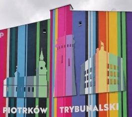Barwny mural na szczytowej ścianie kamienicy zaprojektowany przez ucznia 3 klasy LSP - ZSP nr 6 Pawła Kisiela