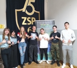 Zdjęcie grupowe uczniów