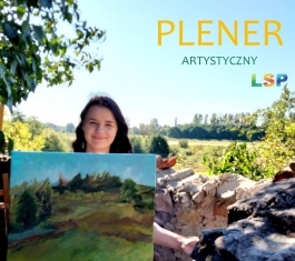 Plansza informacyjna o Plenerze artystycznym uczniów LSP (ZSP nr 6, Piotrków Tryb.) Na zdjęciu uczennica klasy 4P prezentuje swój szkic malarski.